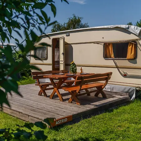 Auszeit 27 - Retro-camper キャンプ場 Heringsdorf (Ostholstein)