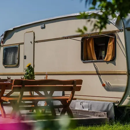 Auszeit 27 - Retro-camper キャンプ場 Heringsdorf (Ostholstein)